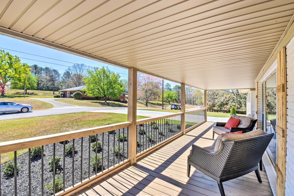 Georgia Getaway w/ 2-story Dock By Lake Hartwell - Property Image 1