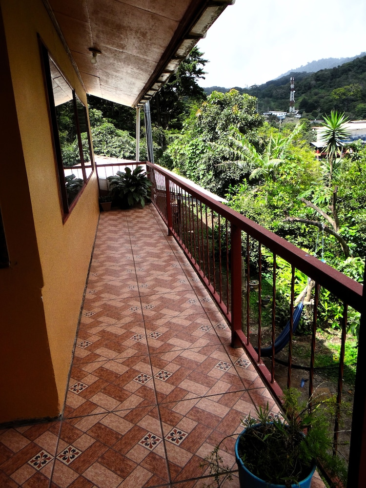 Hummingbird House B&B