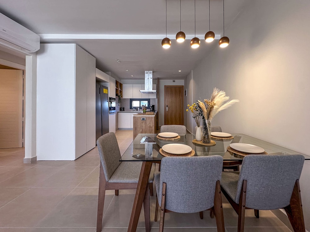 Beautiful Brand new Beach Condo w Picuzzi