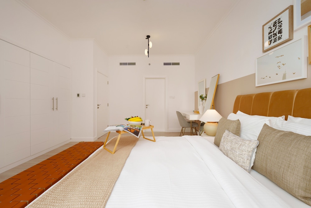 Chic 2BR Downtown Haven w Balcony City Views