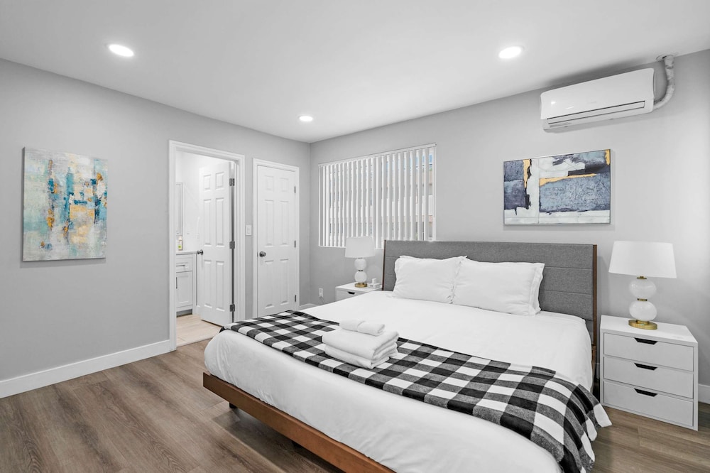 Chic Modern Stay w Patio Near LA Best Sights6