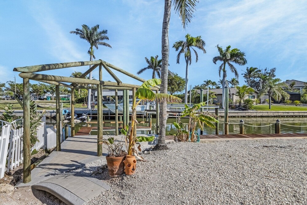 5535 Casa De Lujo: Heated Pool W/ Water Views 4 Bedroom Home