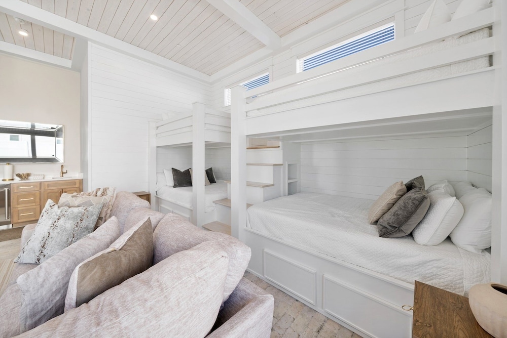Pink Tequila Sunrise 7 Bedroom Home