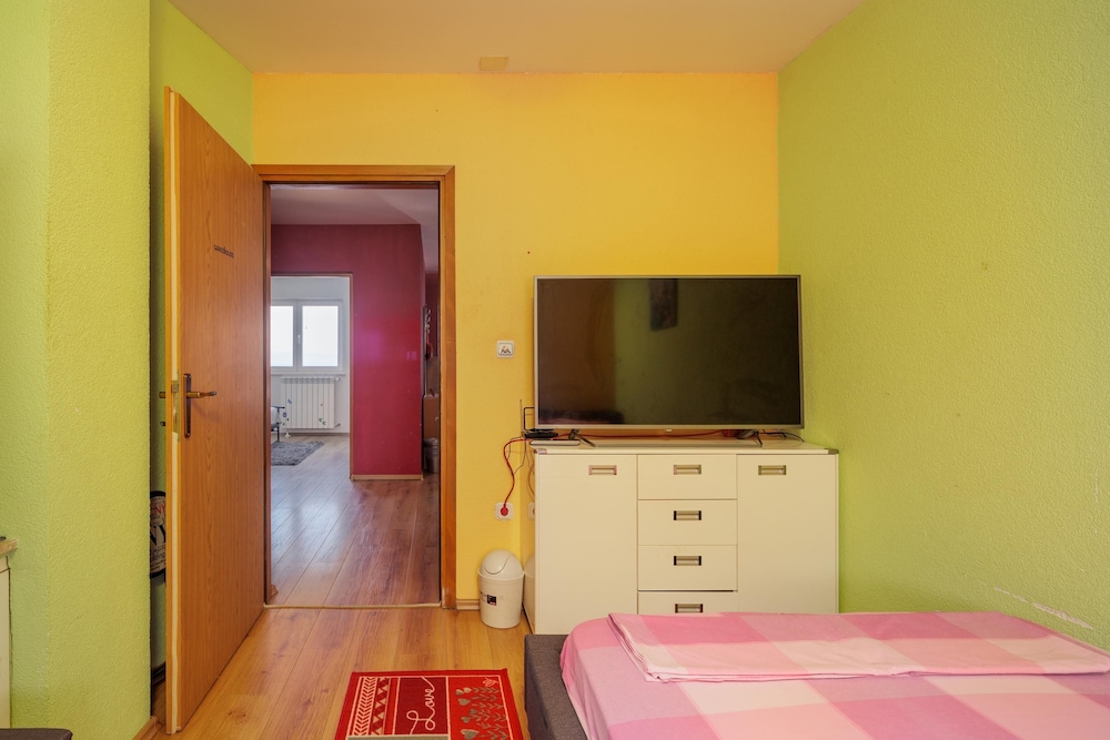 Colourful Seaview Apartment