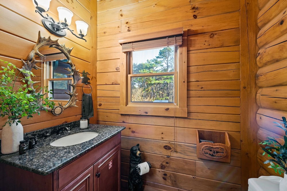 Deer Haven Cabin by Avantstay Waterfront Dock Firepit