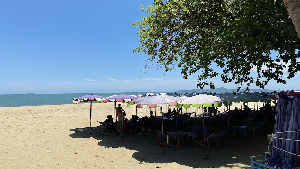 Beach 7 Condo by GrandisVillas