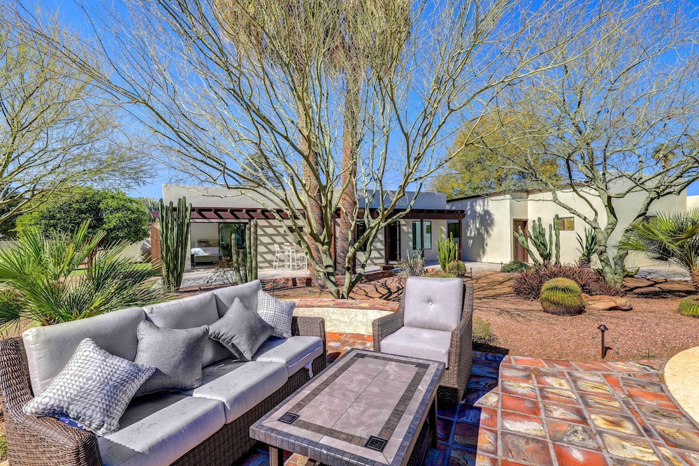 Paradise Valley Abode: Pool, Near Downtown Phoenix