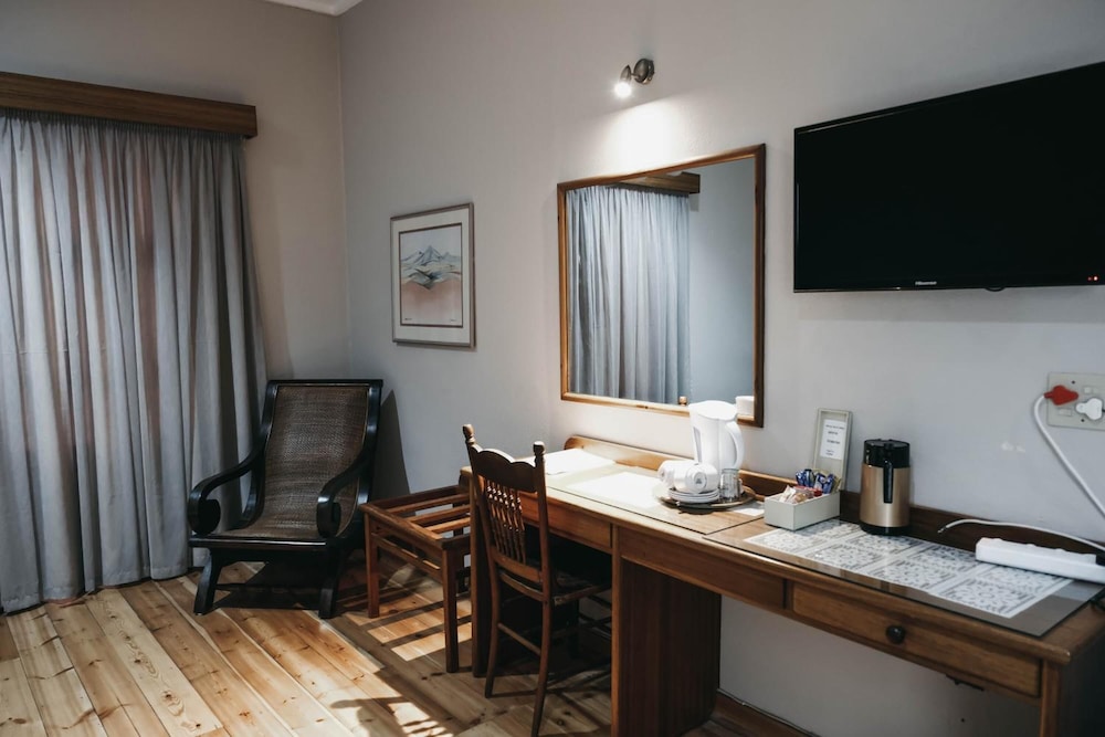 Karoo Country Inn Hotel
