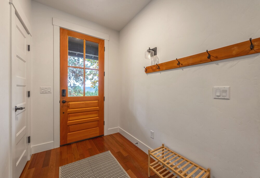 Evergreen Retreat A 30 Night Minimum 3 Bedroom Home