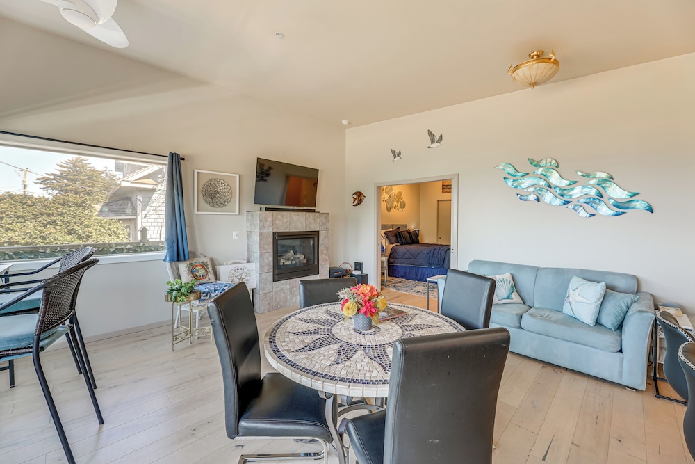 Steps to Pirate Cove: Oregon Coast Condo w/ View