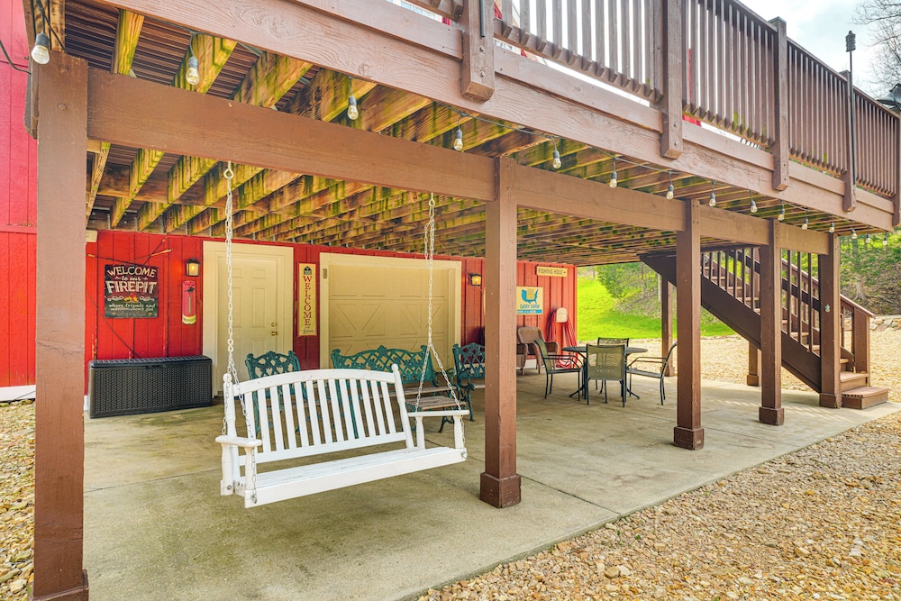 'the Lodge at Crider Creek' Getaway on 140 Acres!