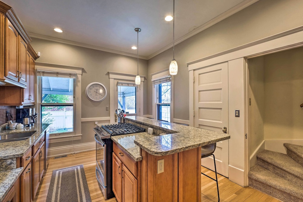 Louisville Home w/ Hot Tub in The Highlands!