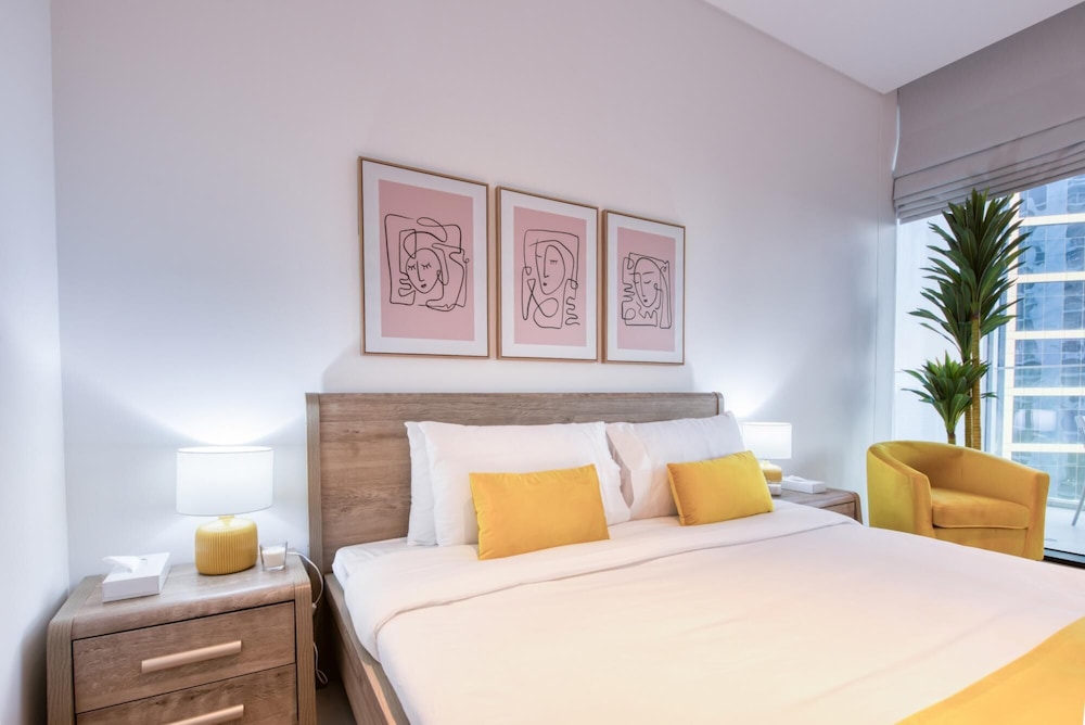 Stylish Studio w Dubai Canal Vw in Business Bay