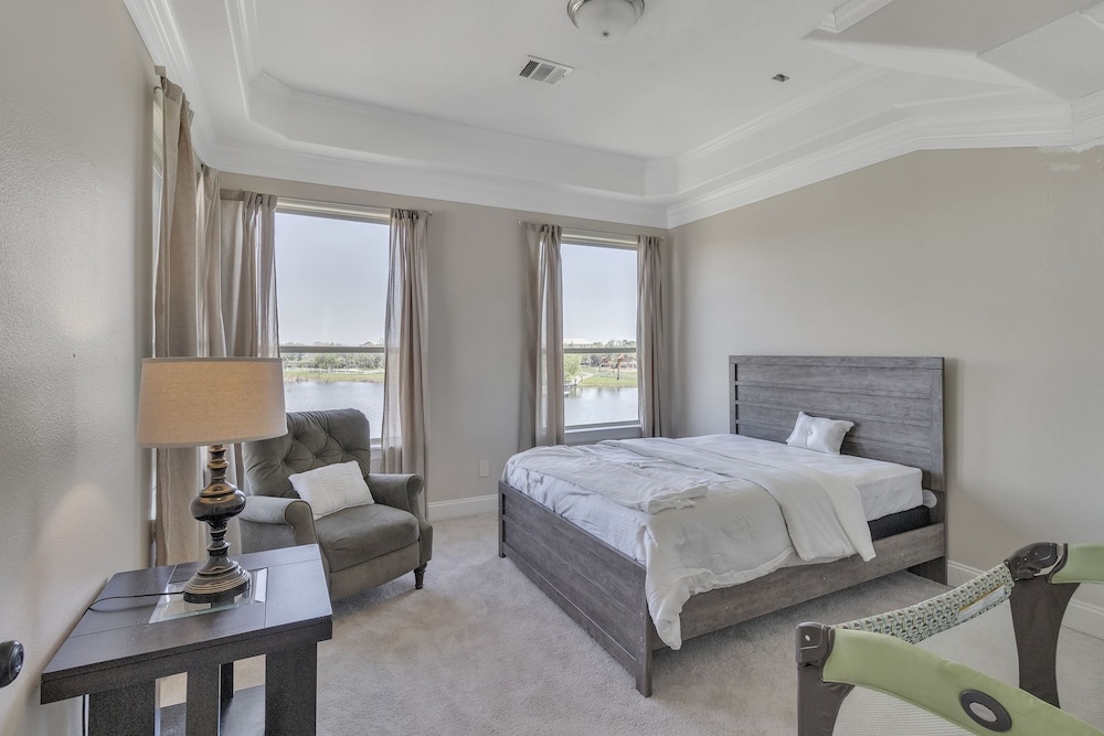 Charming 2 Story Retreat 2 Bedroom Home by RedAwning view 5