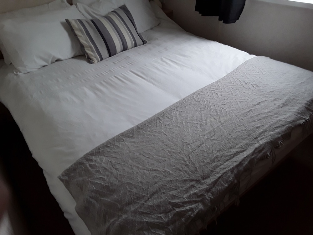 2 bed Caravan Approx 10 Mins From Beach Suzie 2 view 3