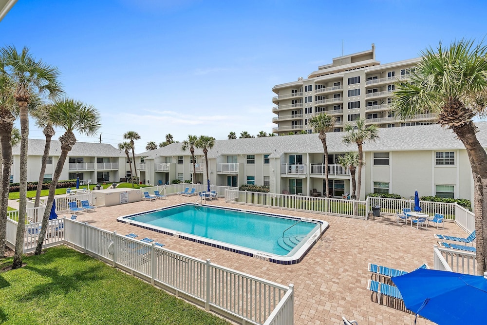 Colony Beach Club 220