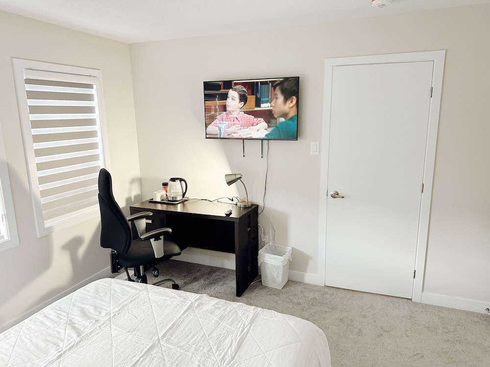 Beautiful rooms with Netflix