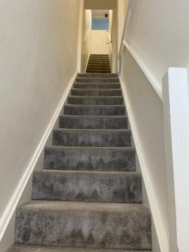 Apartmentsleeps8-wifi-famillyfriendly-citycentre