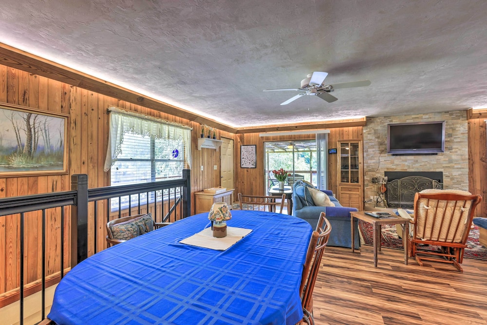 Charming Abode w/ Dock on the Suwannee River