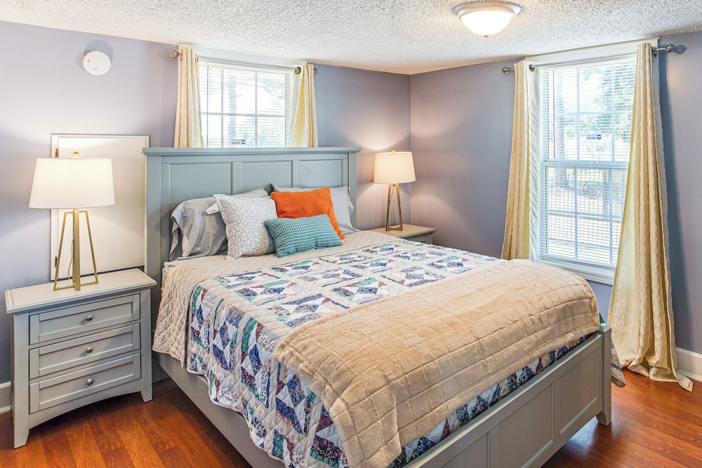 Large Yard & Historic Charm: Orangeburg Retreat!