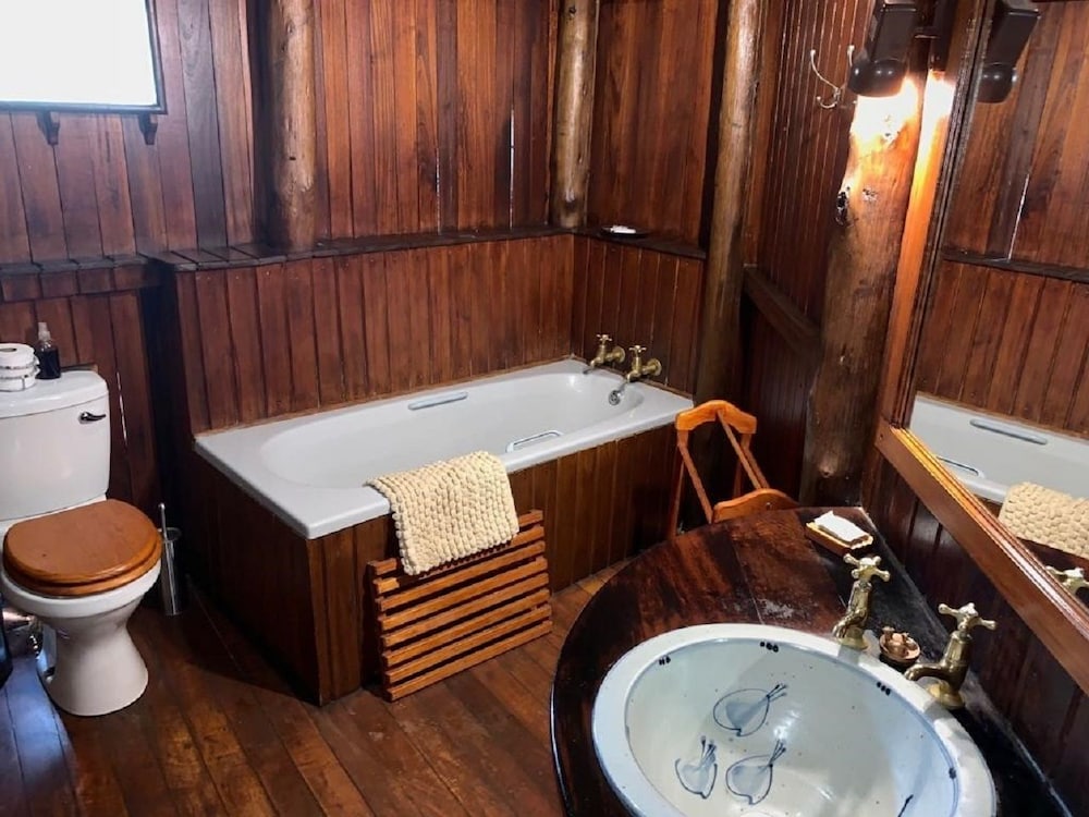 Shayamoya Tiger Fishing and Game Lodge