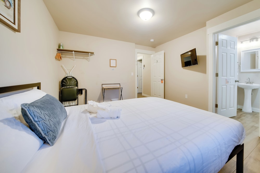 2 Mi to Lumen Field! 2nd-floor Apartment w/ Deck