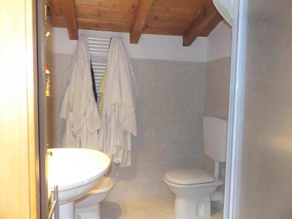 Casa Canevini Garda en Garda — bathroom