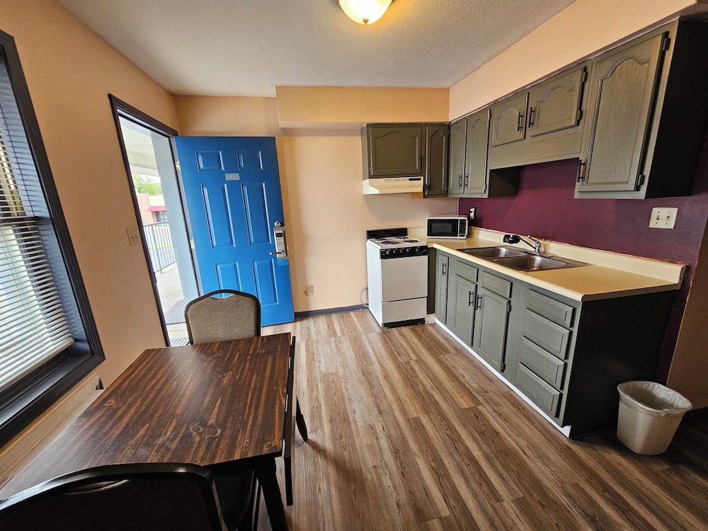 Travelers Inn and Suites