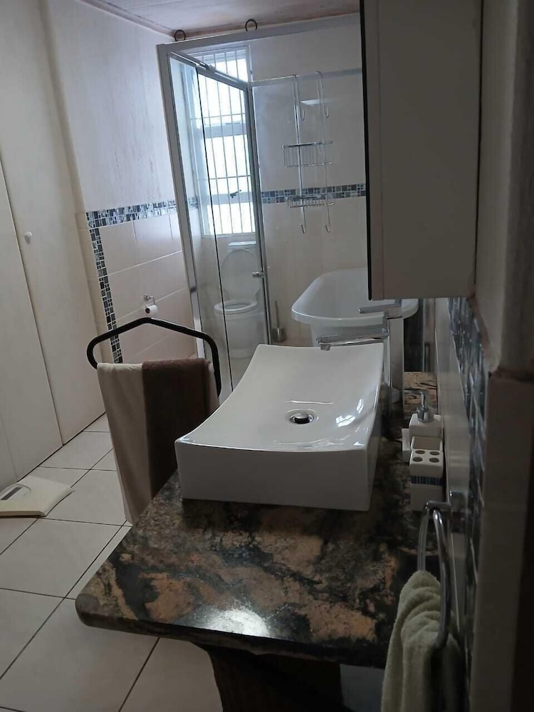 Oaktree Guest House