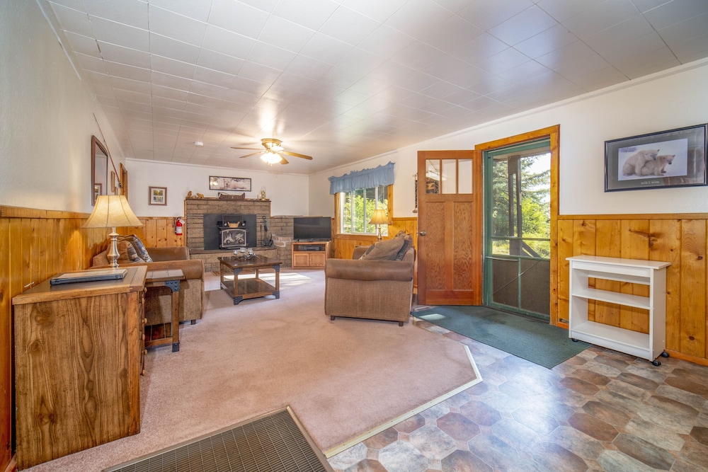 Bear Paw Lodge