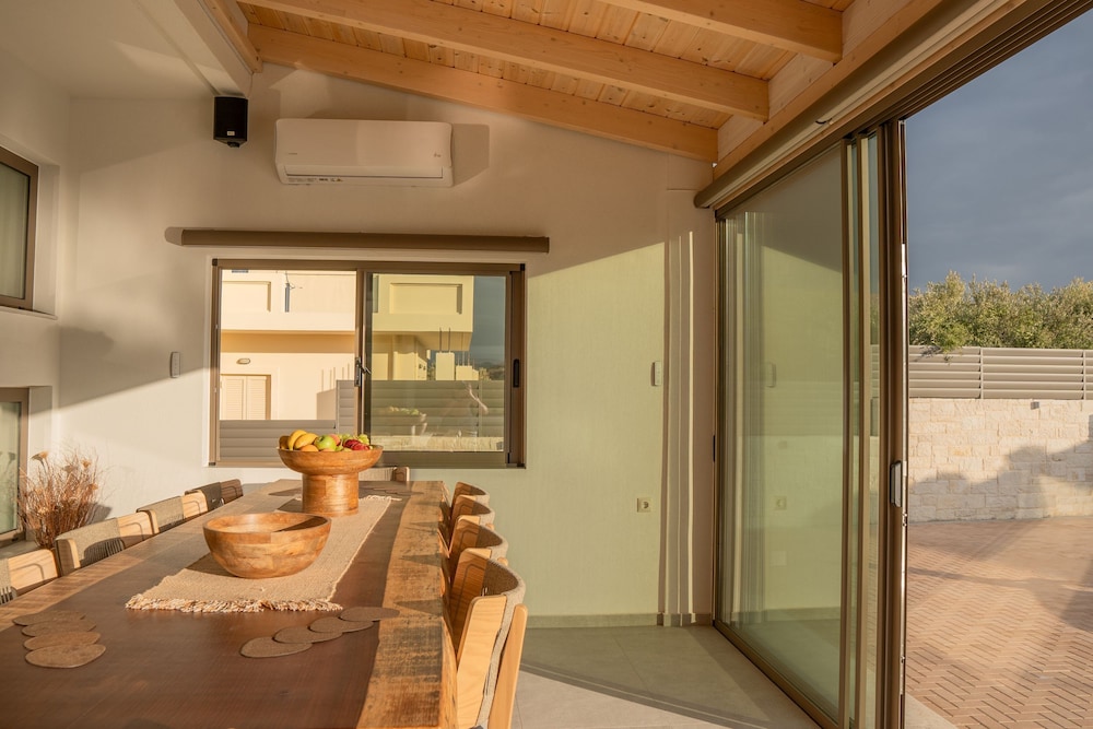 Avelia Luxury Villa With Private Pool