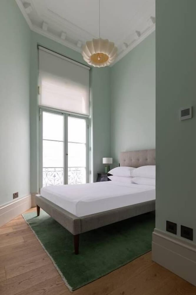 Spring Gardens by Onefinestay