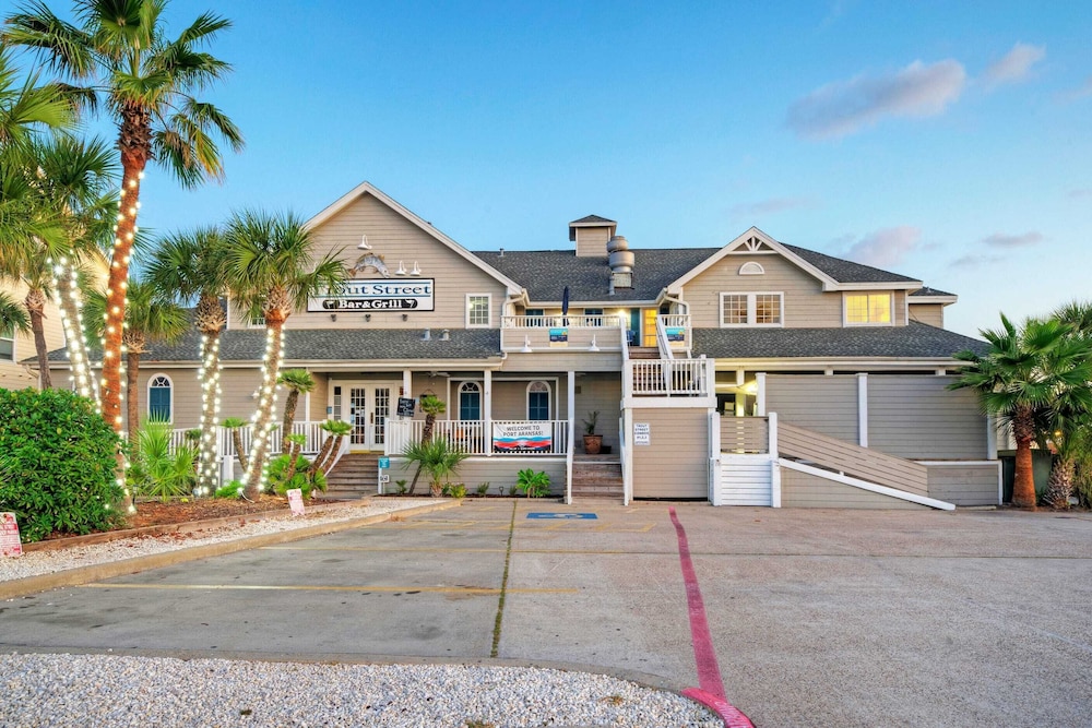Sailfish & Blue Marlin Buyout by Avantstay 2 Units, Marina Front + View, Patio