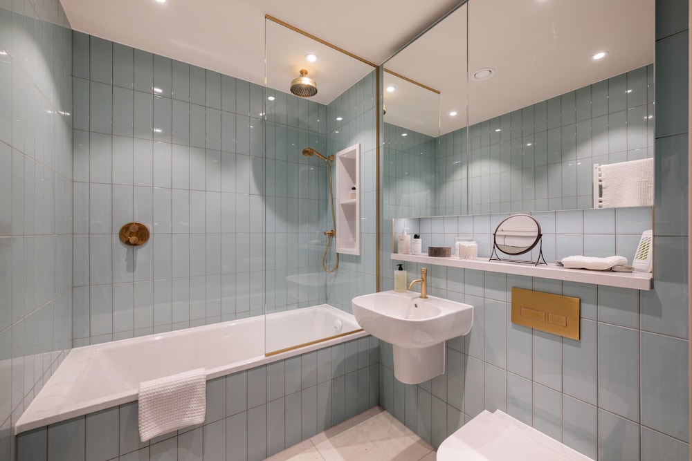 Stylish City Flat With Private Balcony