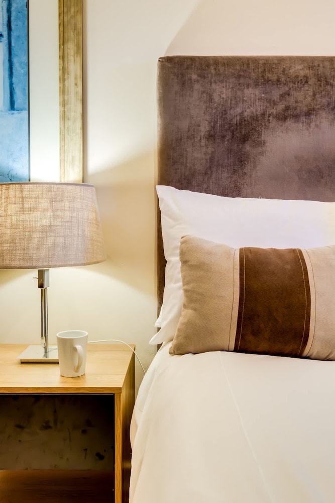Camps Bay 4BR w Pool and Sea Views Atlantic Gem