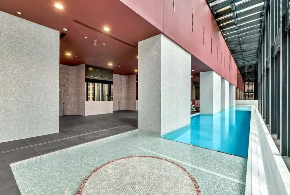 A 3BR Apt Next to Melbourne Central, Free Parking