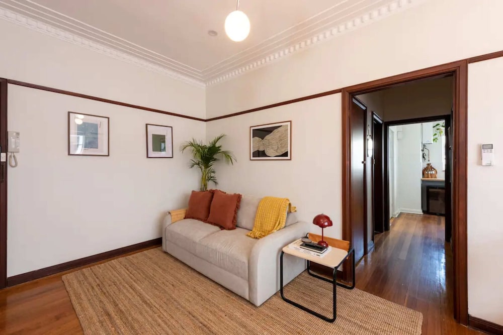 Charming Art Deco Unit in East Melbourne