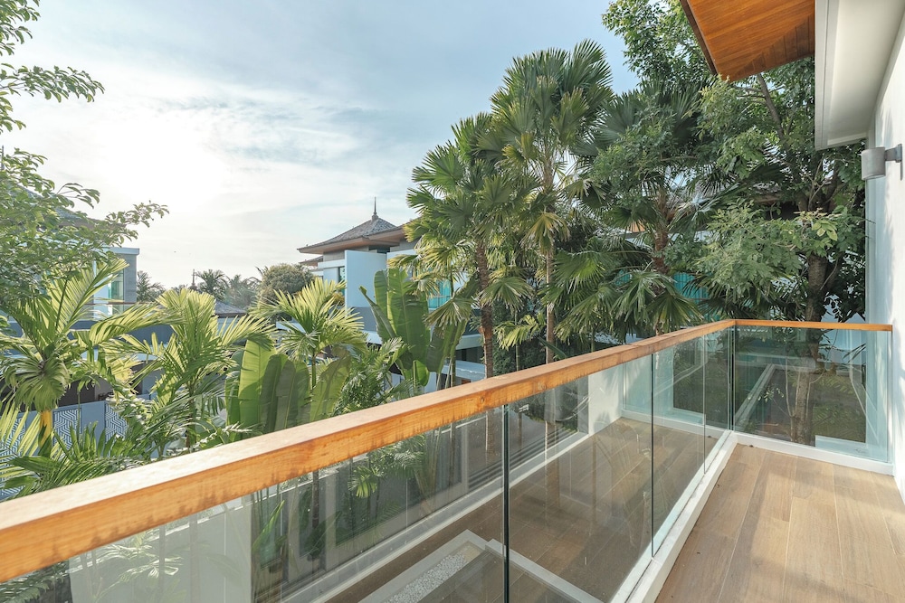 Pool Villa Near Beach Boat Avenue V219