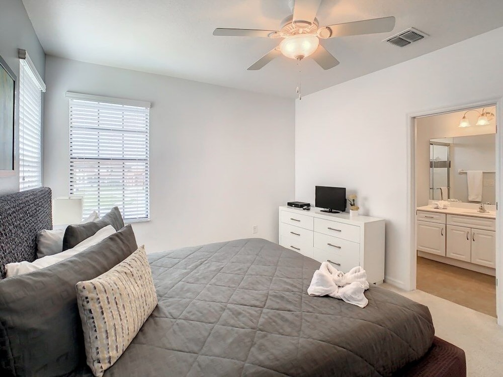 Luxury Villa W/ Private Pool, Golf Resort Amenities & Near Disney 5 Bedroom Villa