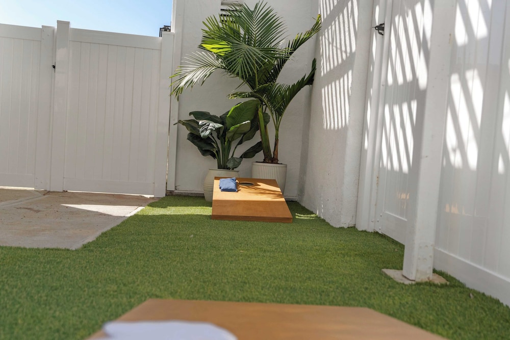 La Jolla Stay w/ Firepit & Walk to Beach Arenas