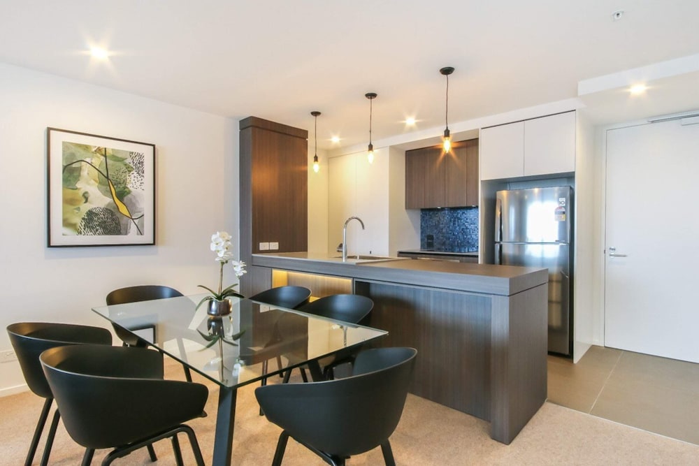 Luxurious 2 Bedroom Brand New Apartment With Amazing Hinterland Views view 5