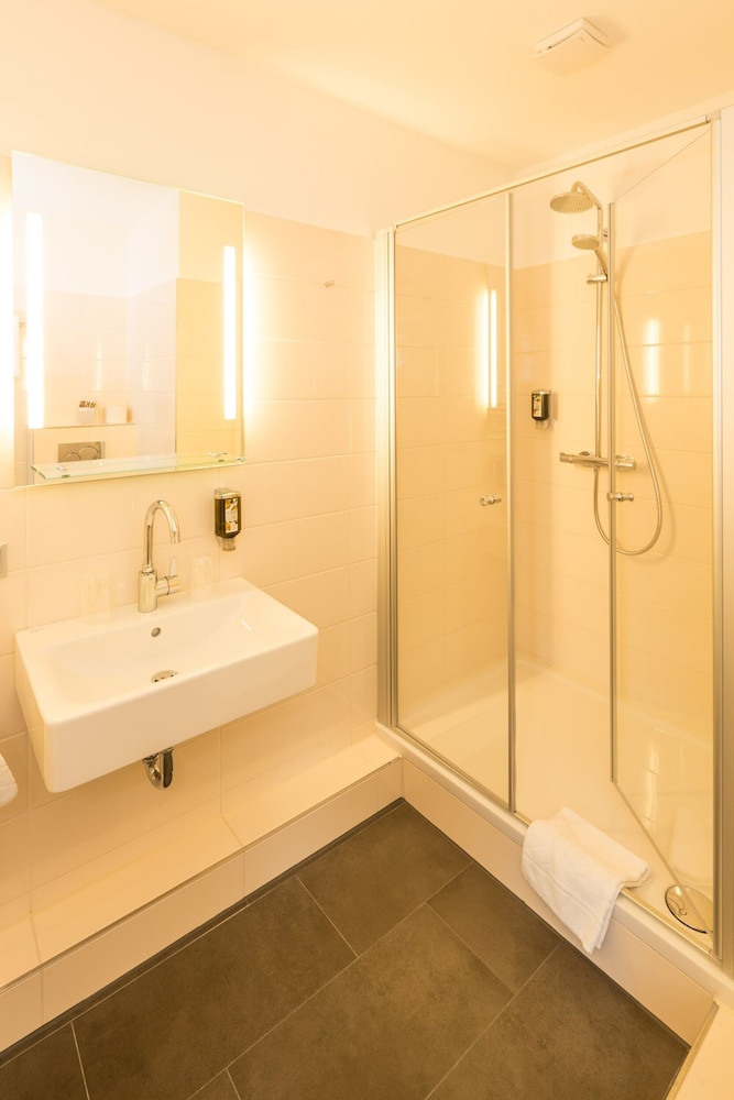 Hamburg Vacations - Heikotel Hotel Windsor - Property Image 8