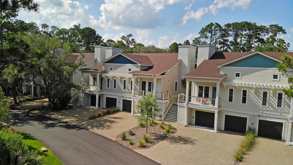 Kingsland Vacations - The Moorings Poolside 3 Bedroom Townhouse - Property Image 1