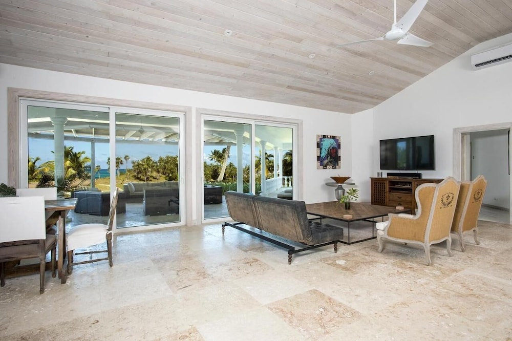 Dream Villa: Private Oasis Above Pink Sand Beach