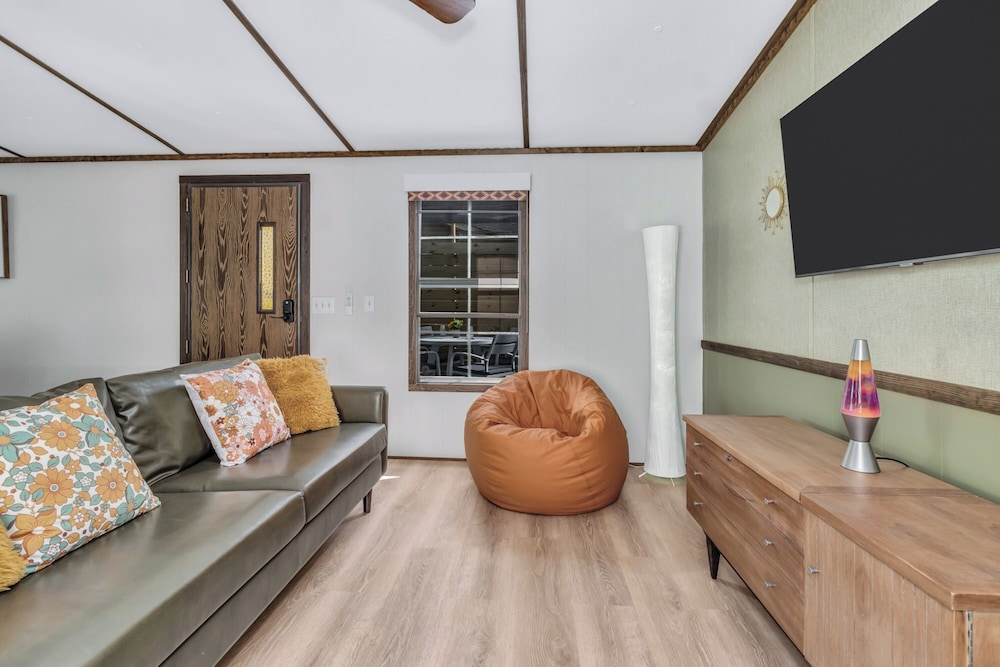 Groovy Guest House
