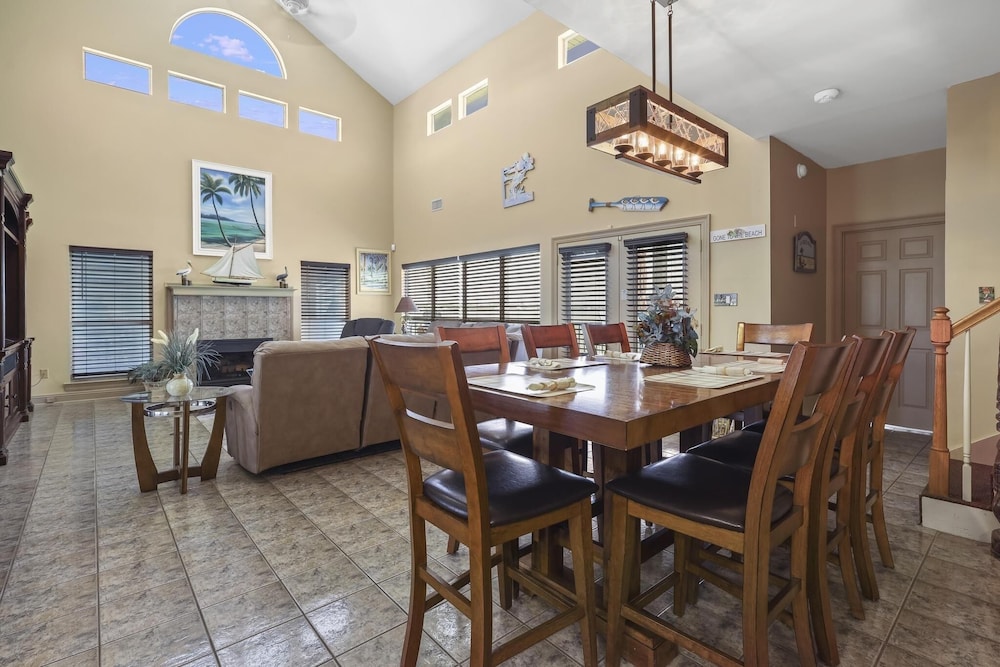 The Pelican 4 Bedroom Home by RedAwning