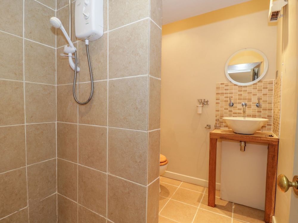 Pembridge Cottage view 4