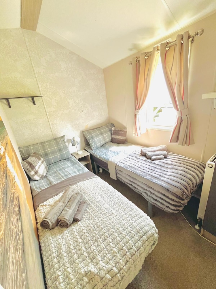 Cozy Newquay Lodge With Private Hot Tub,