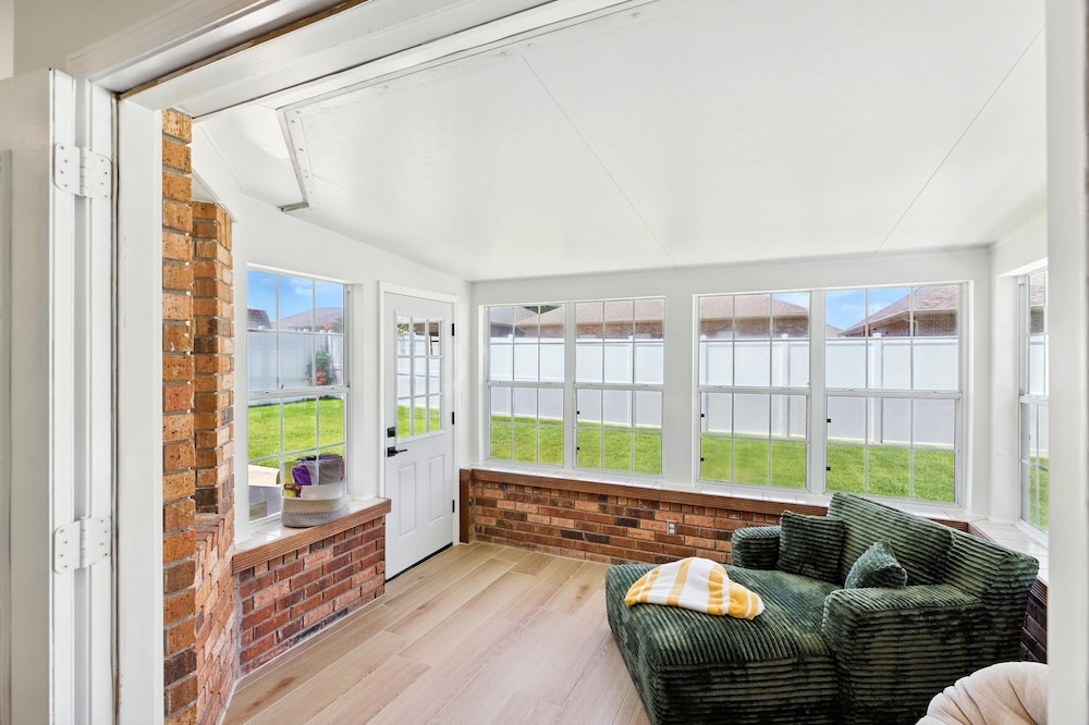 Sunny 3BR w/Hot Tub & Game Room Home