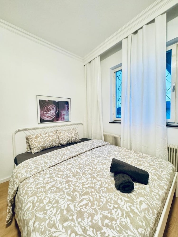 Cozy 7BR Villa Near Blumengarten